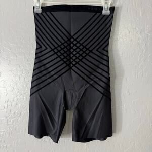 NWT Honeylove Silhouette High Waist Short, Vamp, L